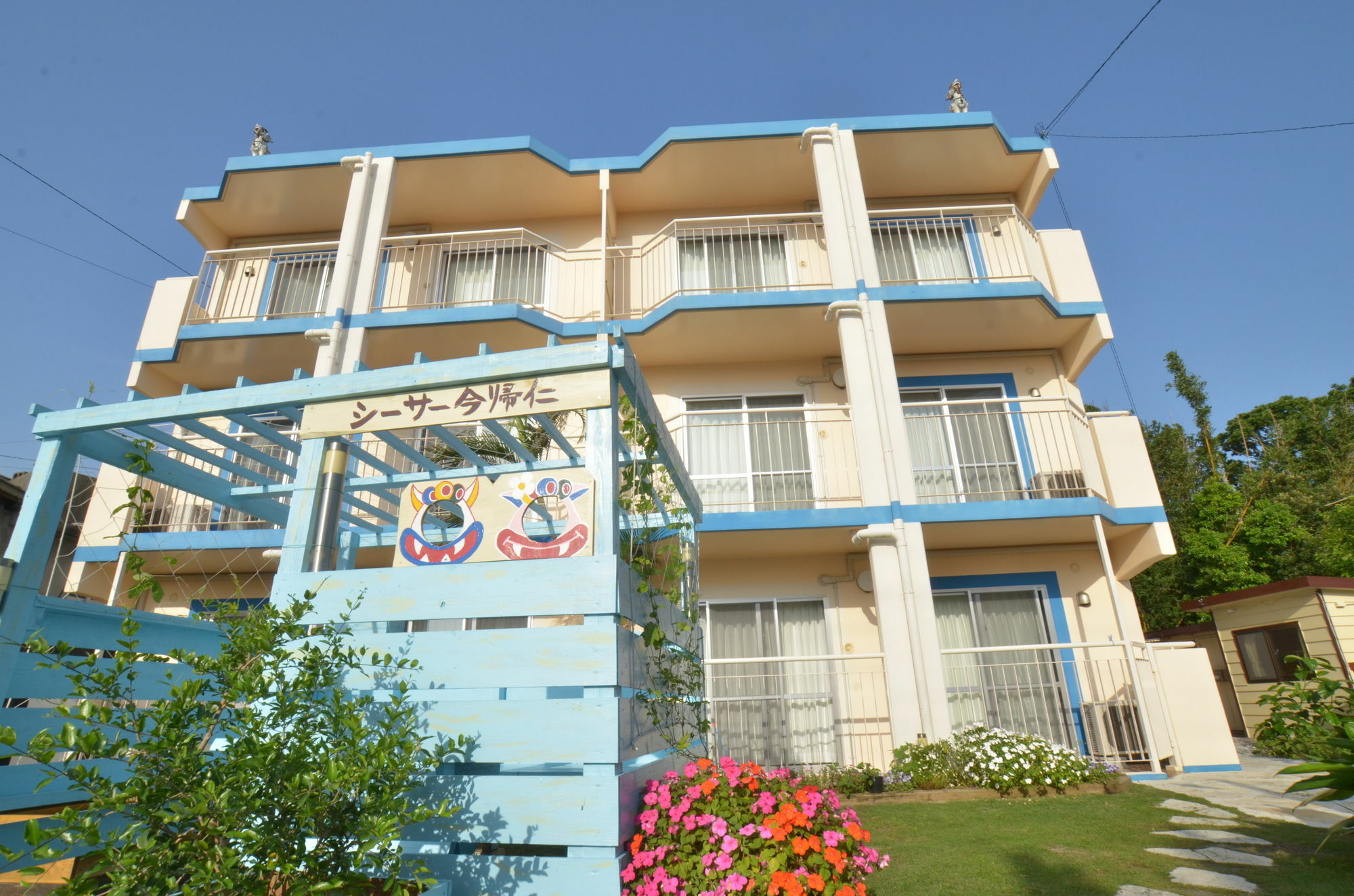 Condominium Ceaser Nakijin Eksteriør billede
